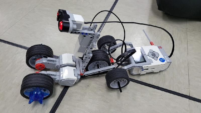  코딩레벨업 2단계 수업에서 제작한 로봇 사진
