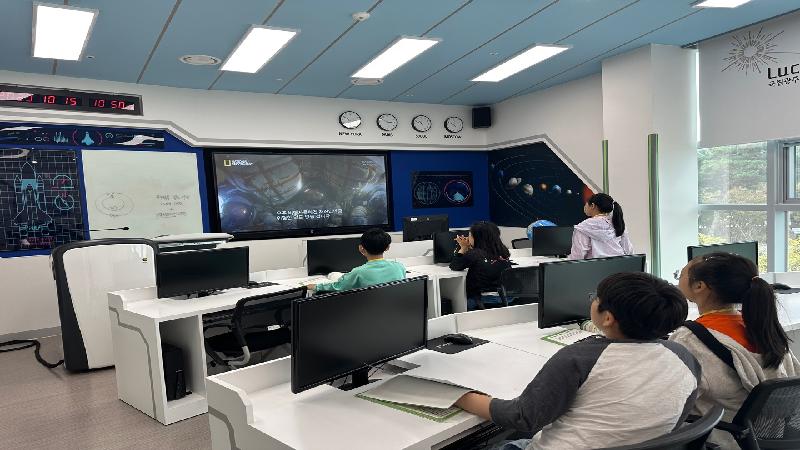  수업받는 교실사진